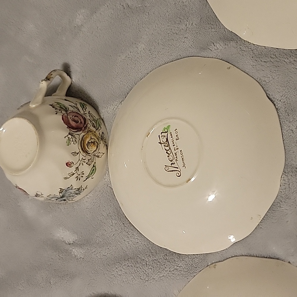 Johnsin Bros Sheraton teacup and saucer. Set of 3 - Picture 9 of 10
